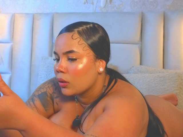 emilyqueen3xx live cam on BongaCams