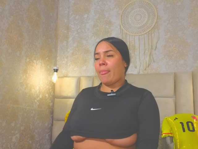 emilyqueen3xx live cam on BongaCams
