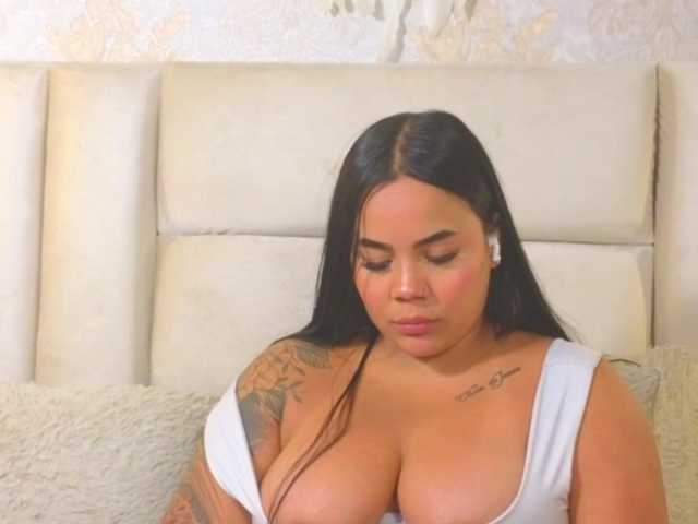 emilyqueen3xx live webcam show