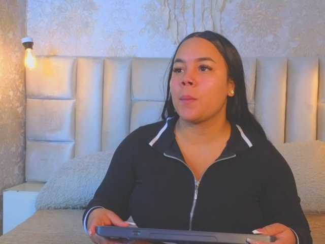 emilyqueen3xx live cam on BongaCams