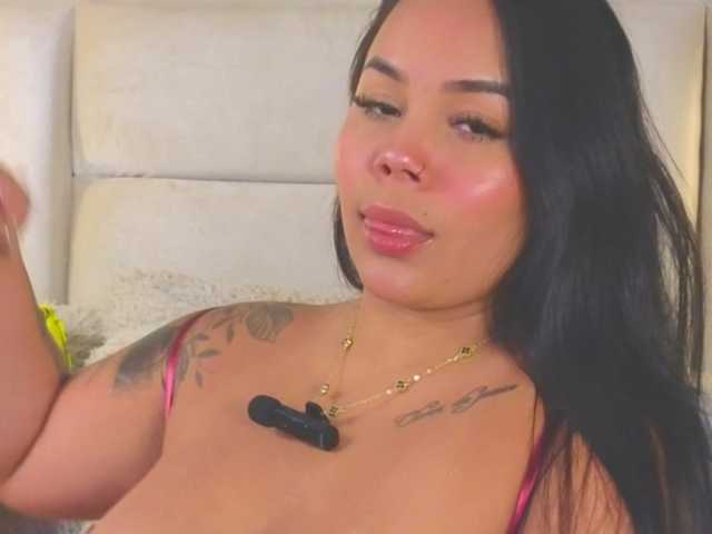 emilyqueen3xx live cam on BongaCams