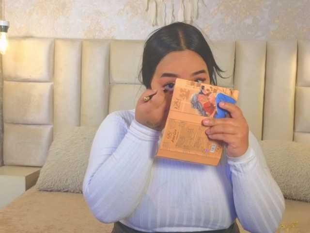 emilyqueen3xx live cam on BongaCams