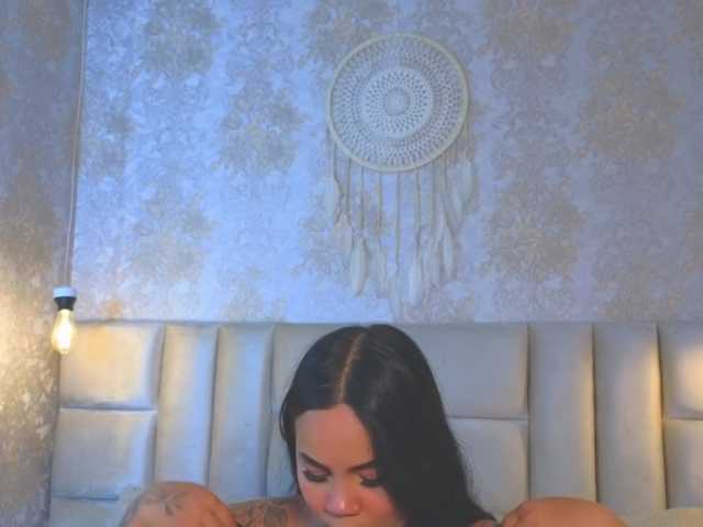 emilyqueen3xx live cam on BongaCams