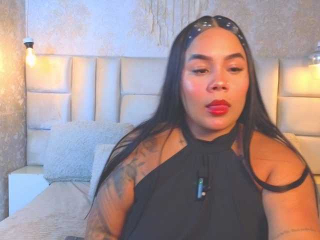 emilyqueen3xx live cam on BongaCams