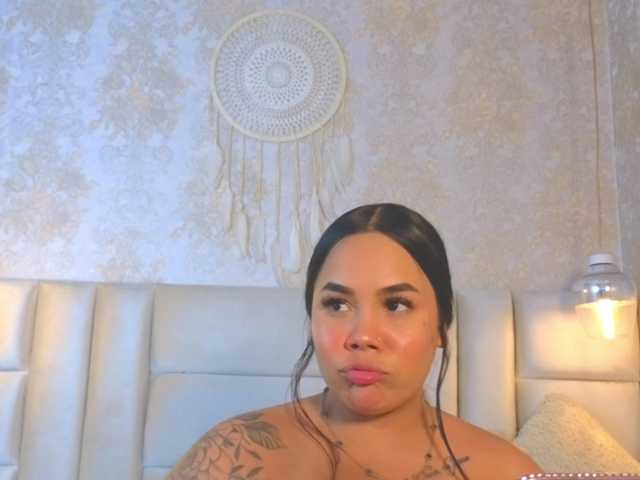 emilyqueen3xx live cam on BongaCams