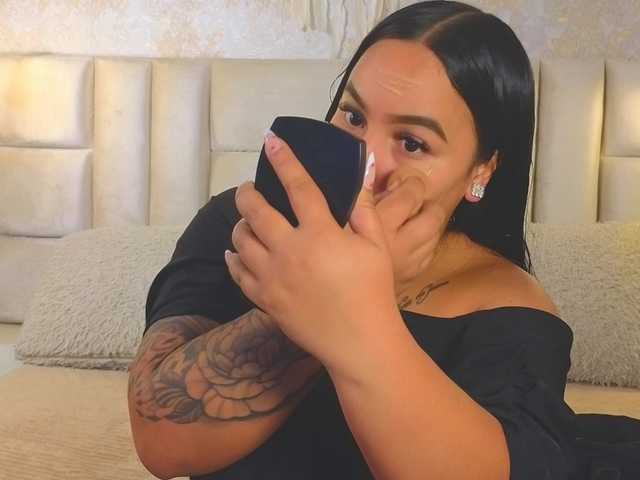emilyqueen3xx live cam on BongaCams