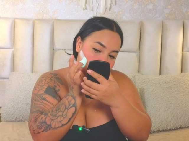 emilyqueen3xx live cam on BongaCams