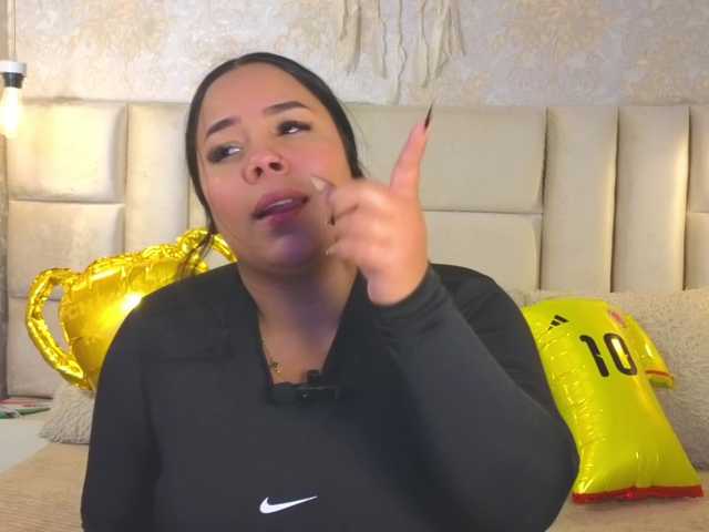 emilyqueen3xx live cam on BongaCams