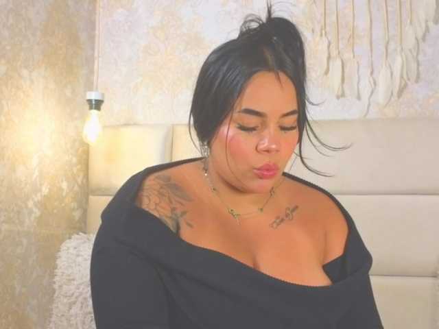 emilyqueen3xx live cam on BongaCams