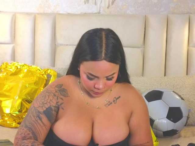 emilyqueen3xx live cam on BongaCams