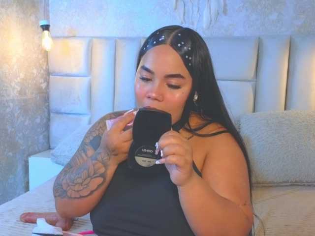emilyqueen3xx live cam on BongaCams