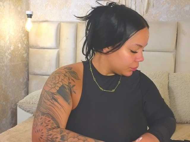 emilyqueen3xx live cam on BongaCams