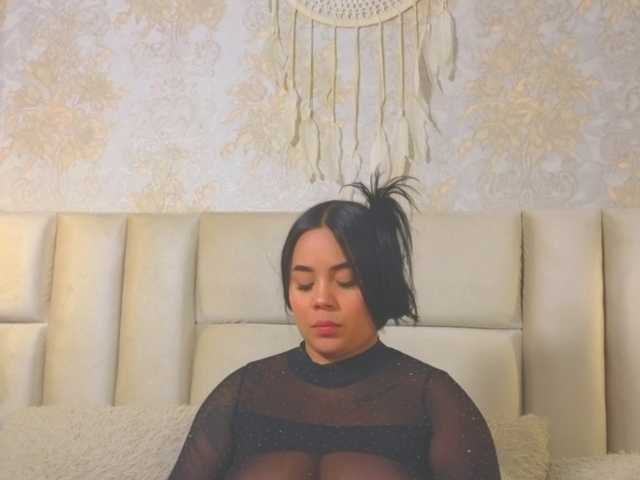emilyqueen3xx live cam on BongaCams