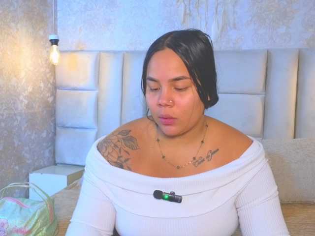 emilyqueen3xx live cam on BongaCams