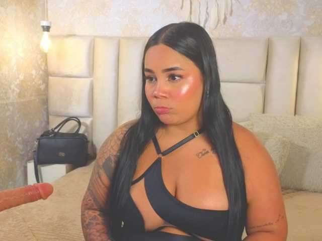 emilyqueen3xx live cam on BongaCams