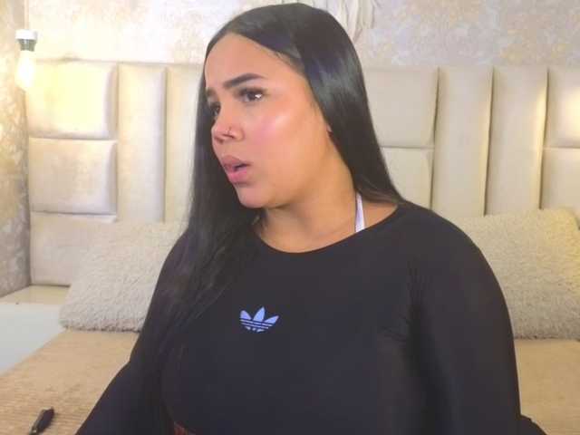 emilyqueen3xx live cam on BongaCams
