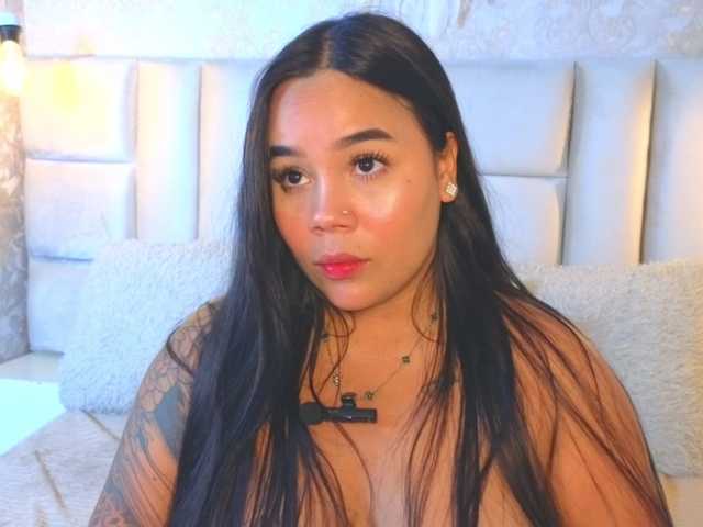 emilyqueen3xx live cam on BongaCams