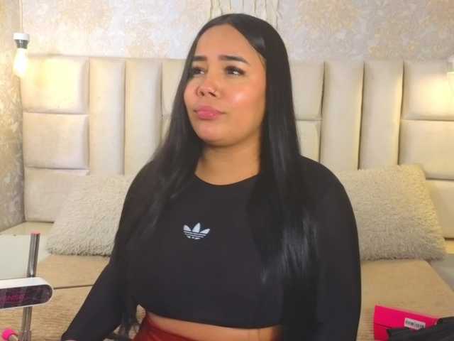 emilyqueen3xx live cam on BongaCams