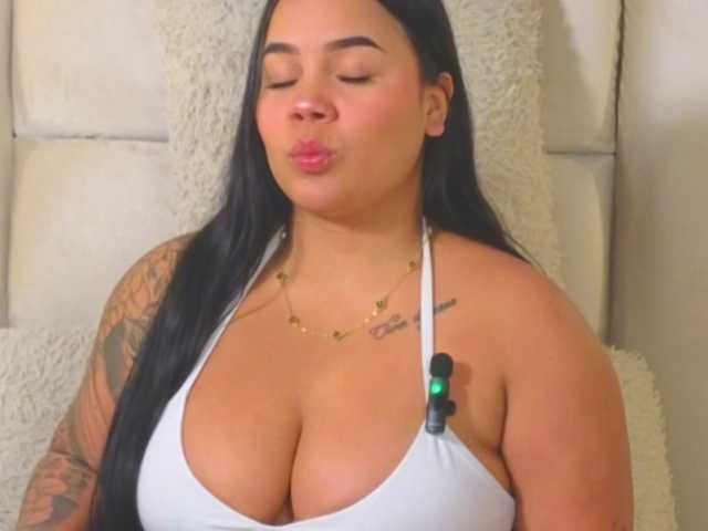 emilyqueen3xx live cam on BongaCams
