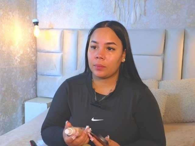 EmilyQueen3xx — live female cam