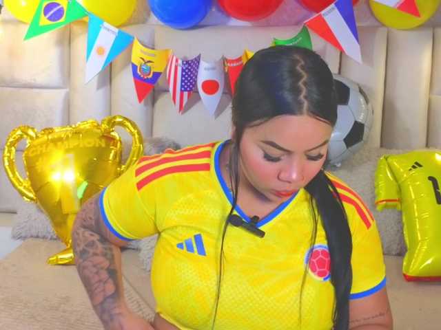 emilyqueen3xx live cam on BongaCams