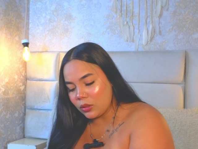 emilyqueen3xx live cam on BongaCams