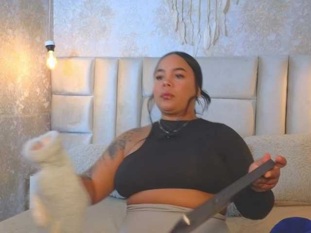 emilyqueen3xx live cam on BongaCams