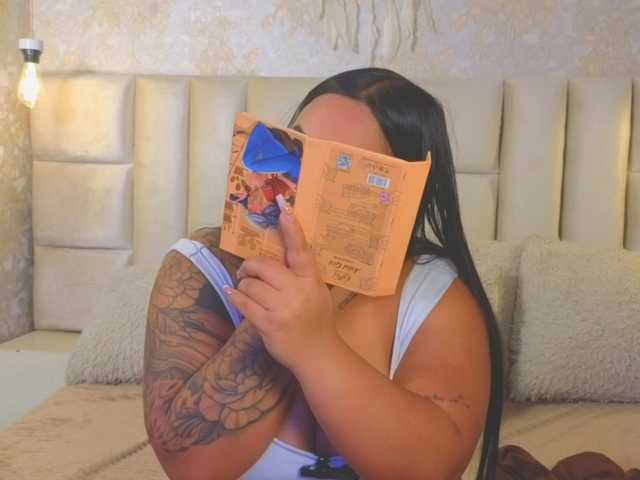 emilyqueen3xx live cam on BongaCams