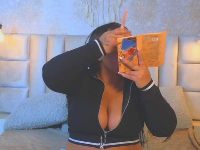 emilyqueen3xx live cam on BongaCams
