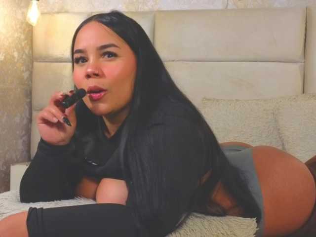 emilyqueen3xx live cam on BongaCams