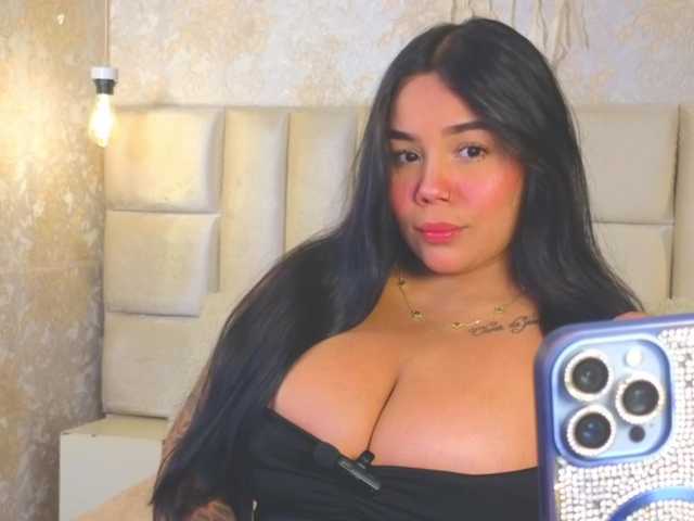 emilyqueen3xx live cam on BongaCams