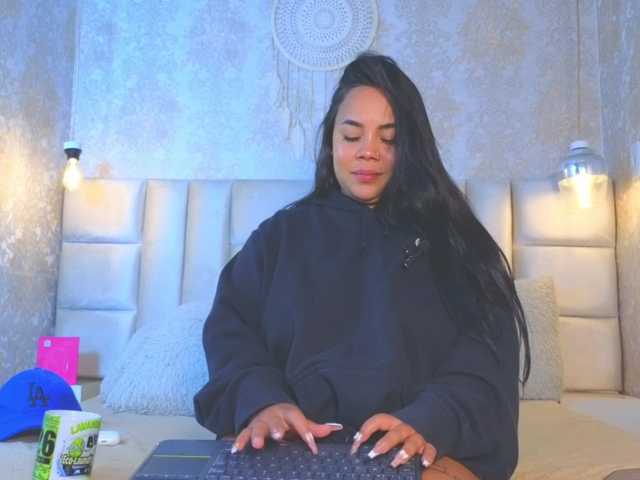 emilyqueen3xx live cam on BongaCams