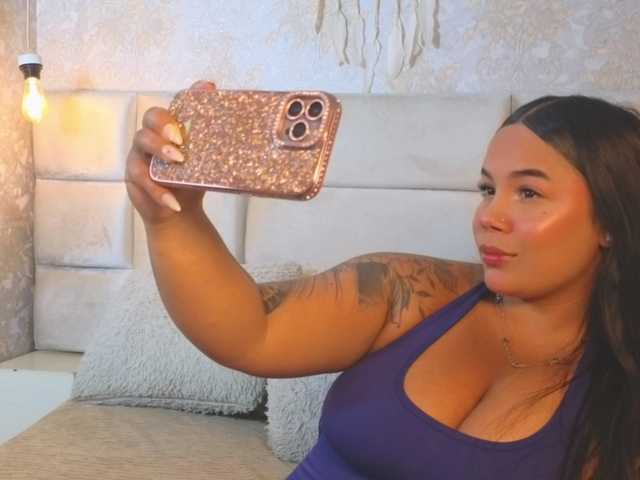 emilyqueen3xx live cam on BongaCams