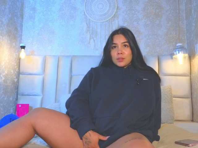 emilyqueen3xx live cam on BongaCams