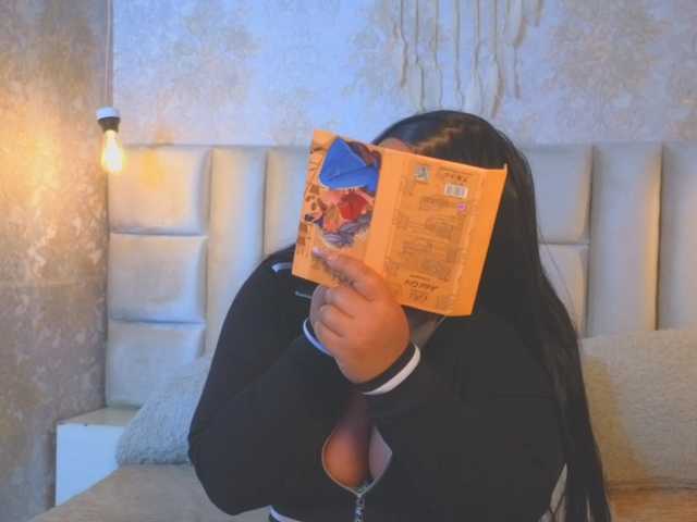 emilyqueen3xx live cam on BongaCams