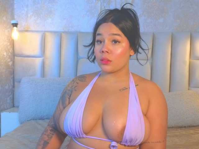emilyqueen3xx live cam on BongaCams