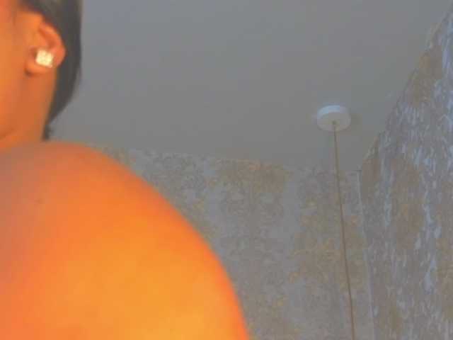 emilyqueen3xx live cam on BongaCams