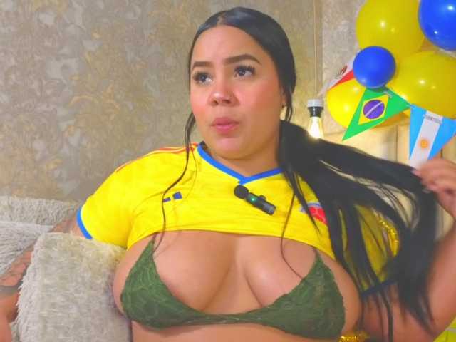 emilyqueen3xx live cam on BongaCams