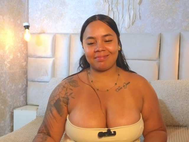 emilyqueen3xx live cam on BongaCams