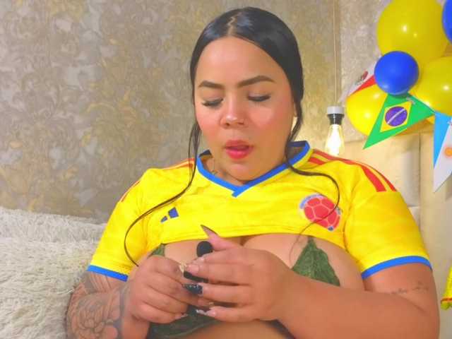 emilyqueen3xx live cam on BongaCams