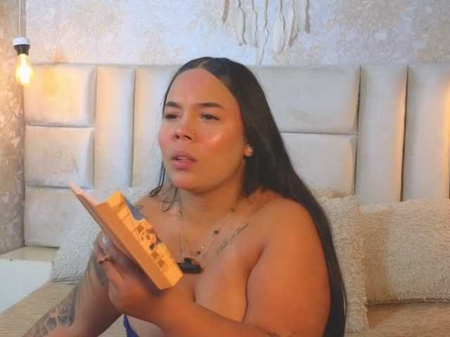 emilyqueen3xx live cam on BongaCams