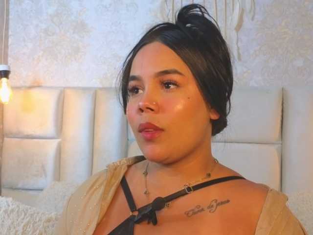 emilyqueen3xx live cam on BongaCams