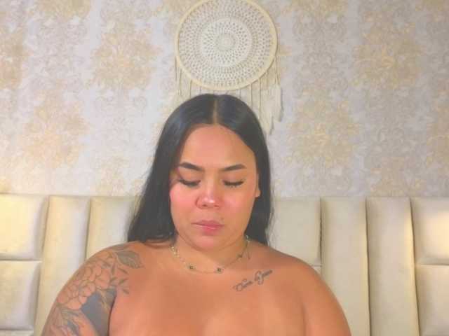 emilyqueen3xx live cam on BongaCams
