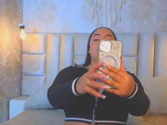 EmilyQueen3xx webcam