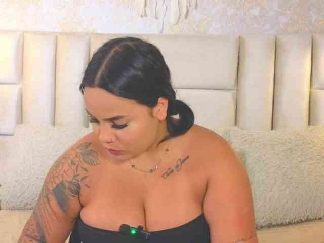 EmilyQueen3xx webcam