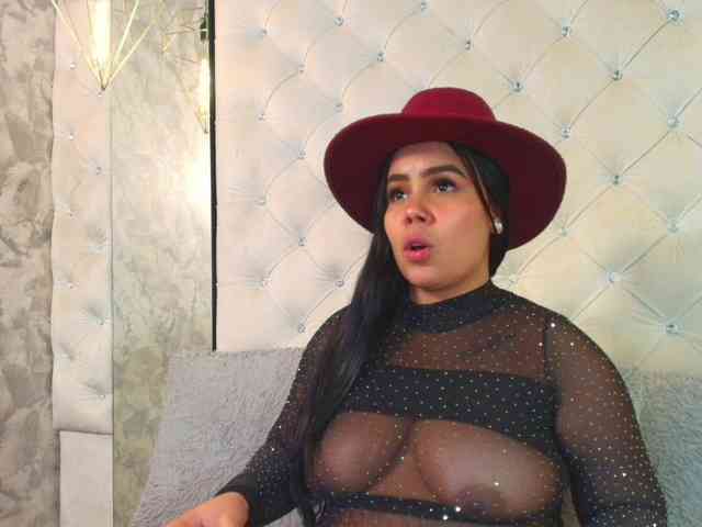 EmilyQueen3xx webcam