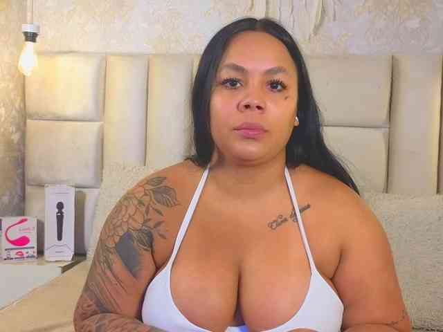 EmilyQueen3xx webcam