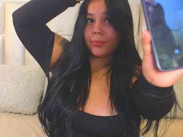 EmilyQueen3xx webcam