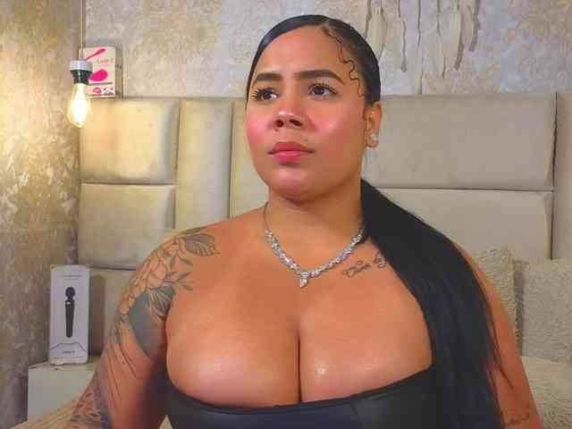 EmilyQueen3xx webcam