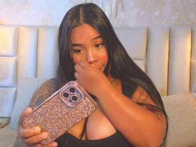 EmilyQueen3xx webcam